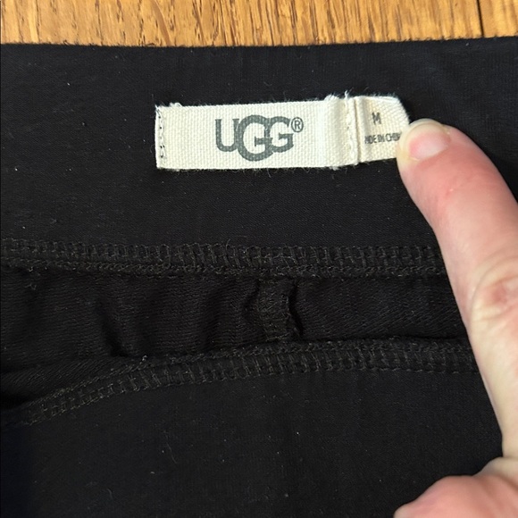UGG Black Stretch Leggings - Smooth Fit M - Picture 4 of 6